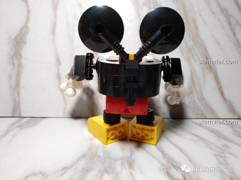 Minifigure đi kèm bộ 72100 Mickey Mecha