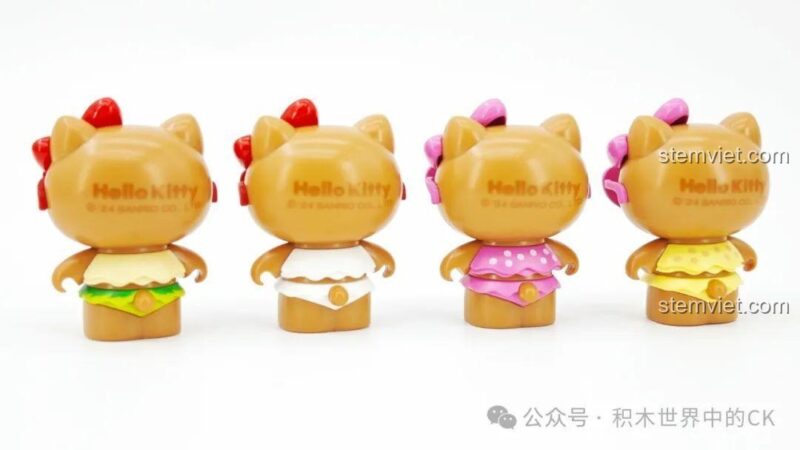Các túi mảnh ghép và sách hướng dẫn của bộ lắp ghép TOP TOY TC2322 Hello Kitty Bãi Biển, đồ chơi xếp hình Hello Kitty TC2322
