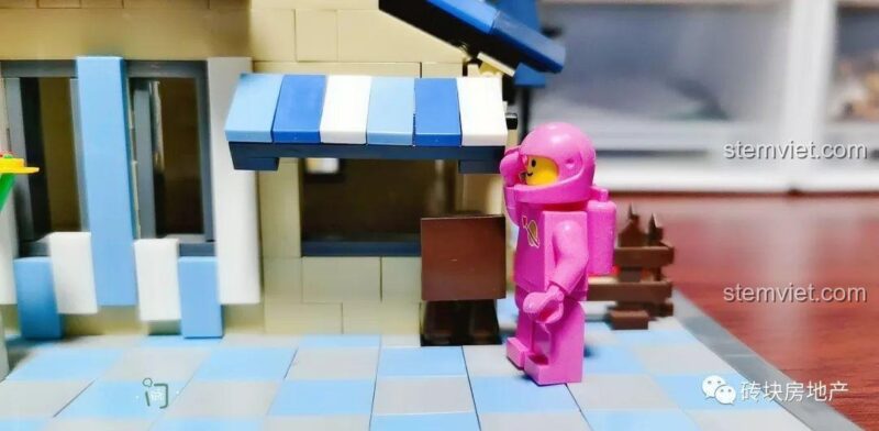 Chi tiết cửa ra vào của mô hình Tòa nhà kiến trúc Pháp 5311.