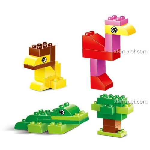 Các mô hình động vật và cây xanh lắp từ bộ đồ chơi WANGE D58232, giúp bé phát triển tư duy