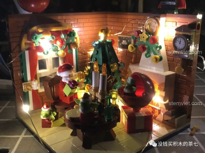 Minifigure Ông già Noel trong bộ lắp ghép Wekki 506001 Ngôi Nhà Giáng Sinh Wekki, tạo điểm nhấn cho cảnh quan.