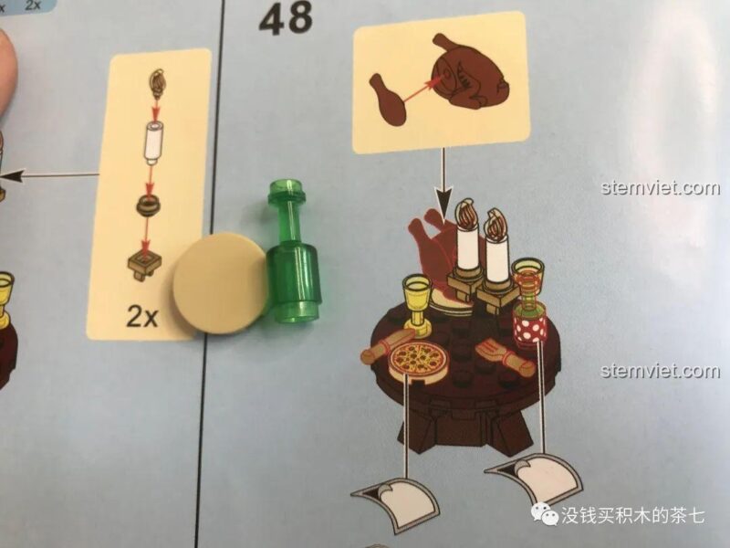 Nến bị rơi ra khỏi chân nến của bộ lắp ráp Wekki 506001 Phòng Tiệc Giáng Sinh, cần cố định chắc chắn hơn.