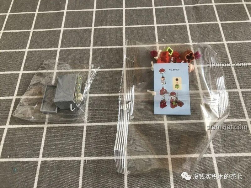 Các túi phân mảnh của bộ lắp ghép Wekki 506118 Cảnh Giáng Sinh Ấm Áp, được đóng gói cẩn thận, đồ chơi lắp ráp giá tốt.