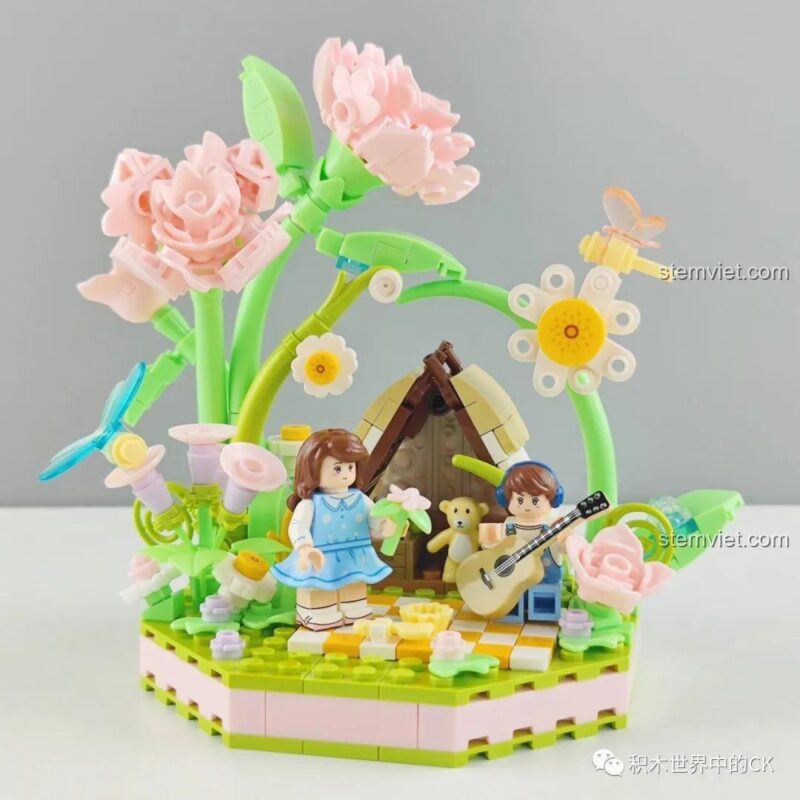 Ảnh review người dùng chụp mô hình Wekki 516152 đã hoàn thiện, màu sắc hồng và xanh lá rất nổi bật và hài hòa.