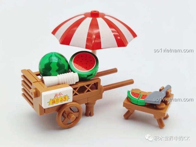 Minifigure người bán dưa hấu Wekki 516952A nhìn từ phía sau, bộ đồ chơi lắp ghép chất lượng cao cho bé trai 6 tuổi, giá bình dân.