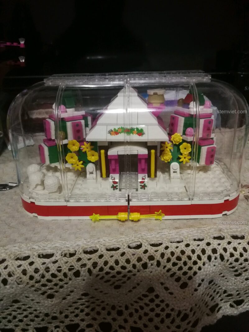 Mô hình Hộp Pha Lê Giáng Sinh Winner JEMLOU 5035 khi đóng lại, thiết kế độc đáo, đồ chơi xếp hình sáng tạo cho bé trai và bé gái.