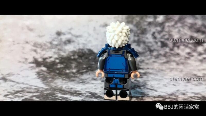 Ảnh review mặt sau của minifigure Senju Tobirama (Hokage Đệ Nhị) WM6108, cho thấy chi tiết in trên giáp. Set đồ chơi Naruto WM Blocks.