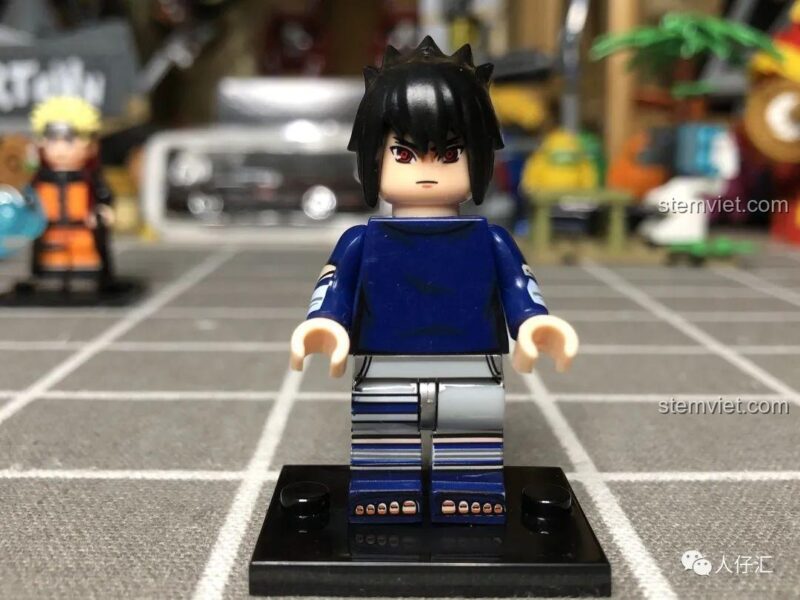 Mô hình Sasuke WM2083 đồ chơi xếp hình, mặt sau với biểu tượng gia tộc Uchiha, chất lượng đảm bảo cho bé trai 8 tuổi