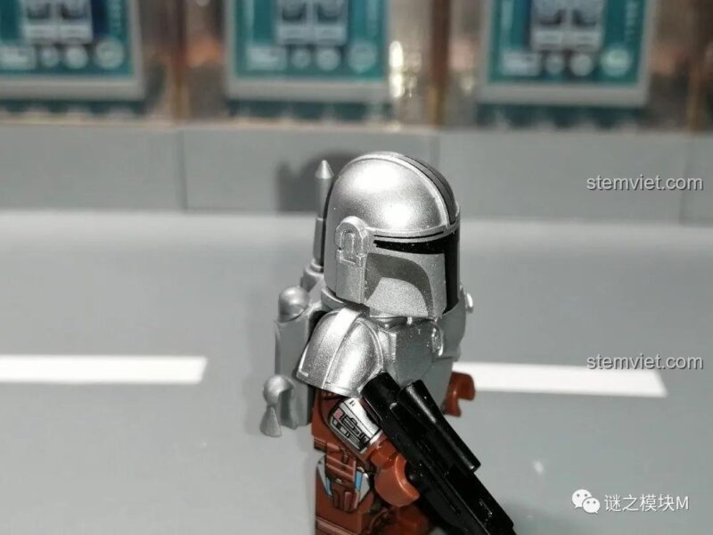 Minifigure Người Mandalorian WM2205 không mũ, thể hiện chi tiết trang phục, đồ chơi lắp ghép chất lượng.