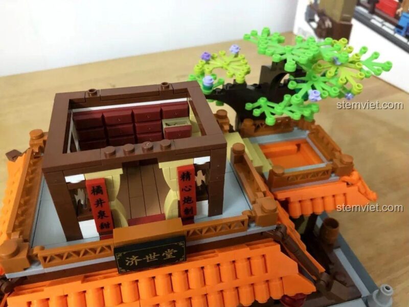 Mô hình WOMA C0340 sau khi lắp xong tầng 2, cho thấy tổng thể kiến trúc hài hòa.