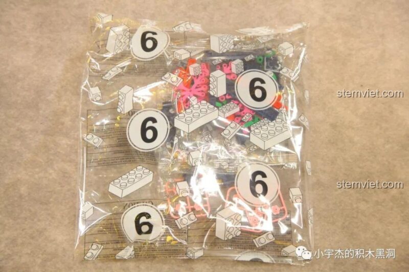 Cận cảnh mô hình Túy Hoa Các WOMA C0349, thể hiện độ chi tiết của kiến trúc và cảnh vật