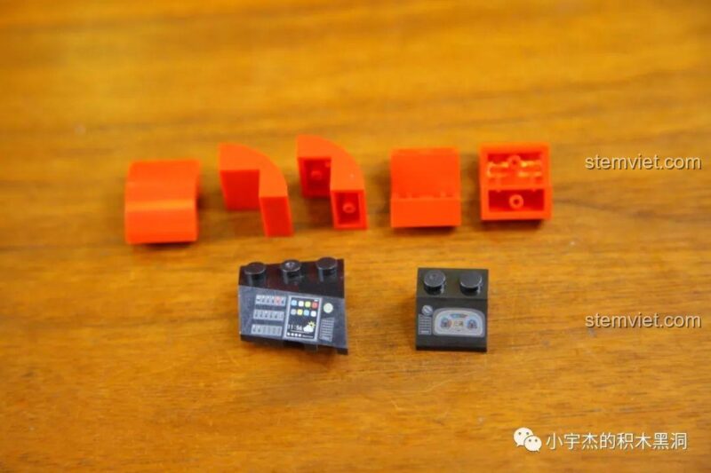 Các chi tiết in và đặc biệt trong bộ WOMA C0625, bao gồm bảng điều khiển và các mảnh vát.