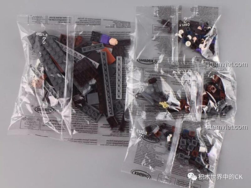 Các túi chi tiết được đánh số 4, tập trung vào việc xây dựng các cột trụ và tường bao bên ngoài.