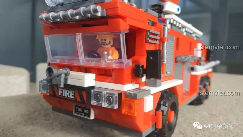 Hộp sản phẩm bộ lắp ghép Xingbao XB-03030 Xe Cứu Hỏa Chữa Cháy, 720 mảnh ghép, cho bé trai 6 tuổi, giá tiết kiệm.