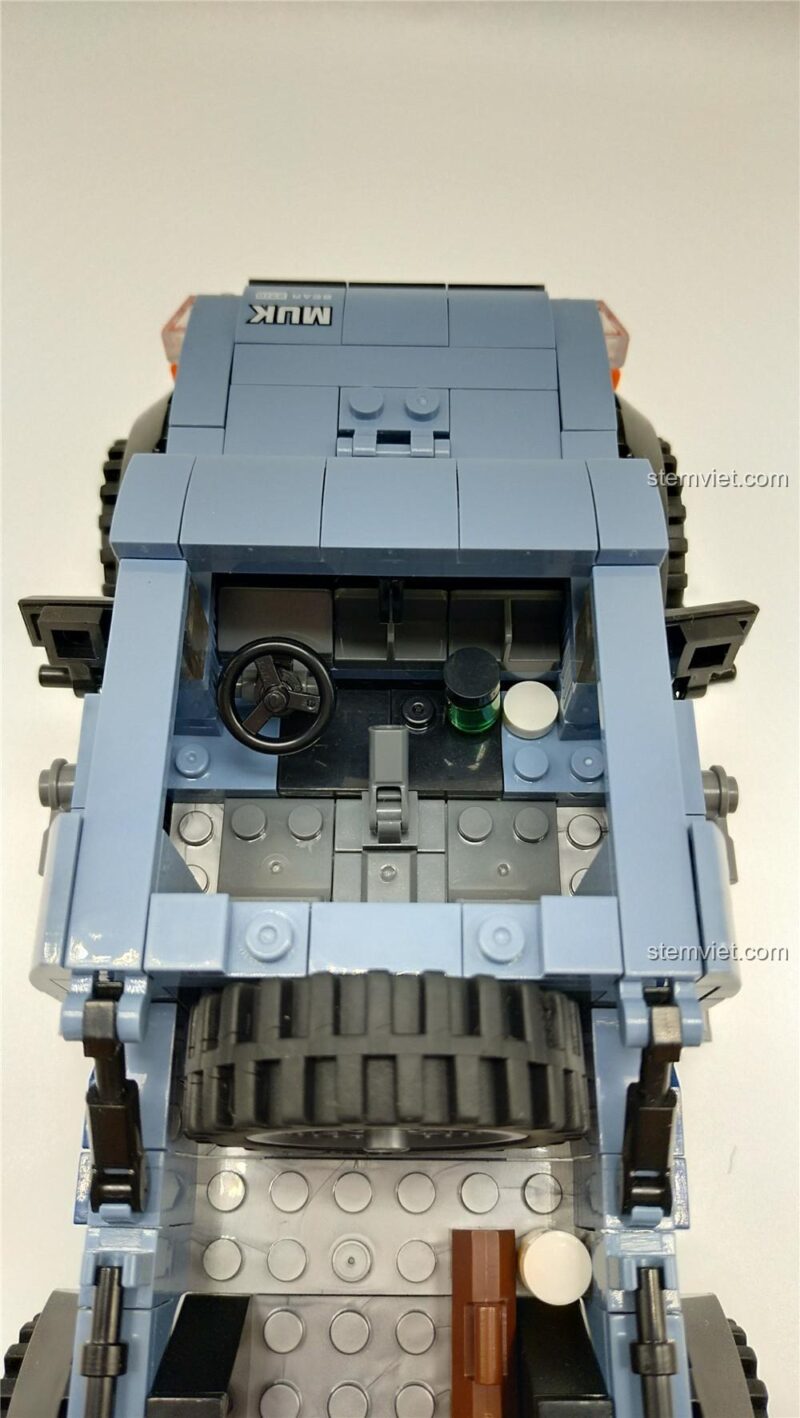 Chi tiết kính chắn gió đặc biệt của bộ lắp ráp Xe bán tải off-road XB03032.
