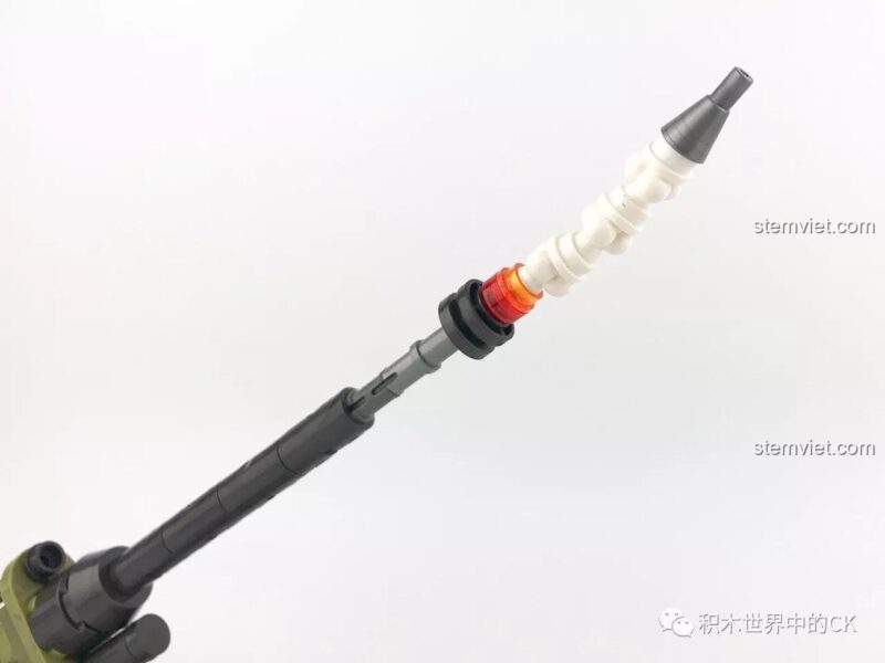 Mô hình Pháo Chống Máy Bay XINGBAO XB06011 nhìn từ phía sau, chi tiết hệ thống điều khiển và chân chống, đồ chơi cho bé trai 6 tuổi