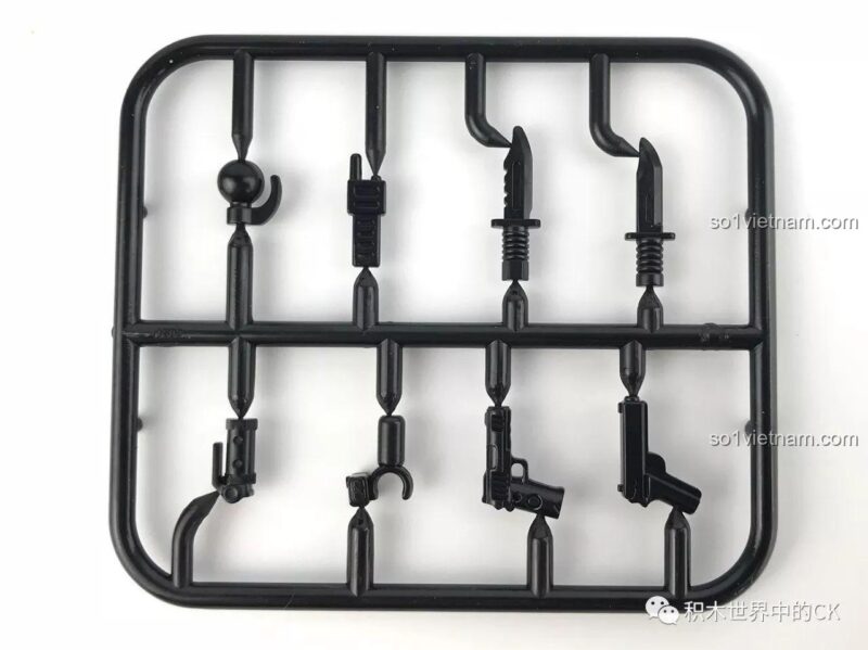 Khung phụ kiện vũ khí bao gồm súng lục, dao, bộ đàm, từ bộ lắp ghép Xingbao XB-06013 Trực Thăng Quân Sự, đồ chơi lắp ráp giá tốt, ảnh review.
