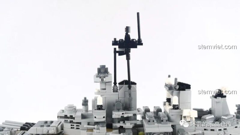 Cột buồm và radar của mô hình tàu chiến USS Missouri XB-06030, bộ đồ chơi lắp ráp Xingbao, chi tiết tinh xảo.