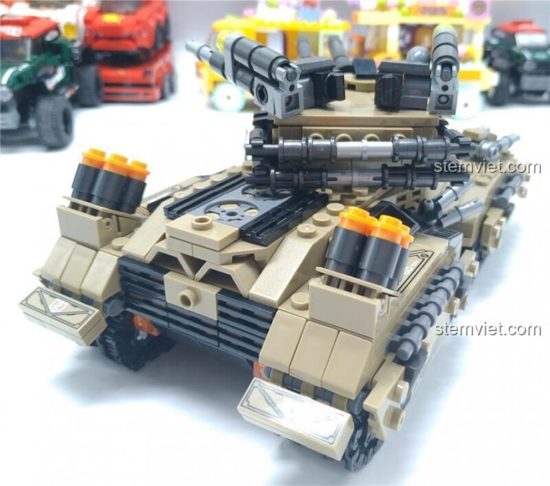 Phía sau của bộ lắp ráp Xe Tăng Hoàng Đế Mirage, món quà sinh nhật ý nghĩa.