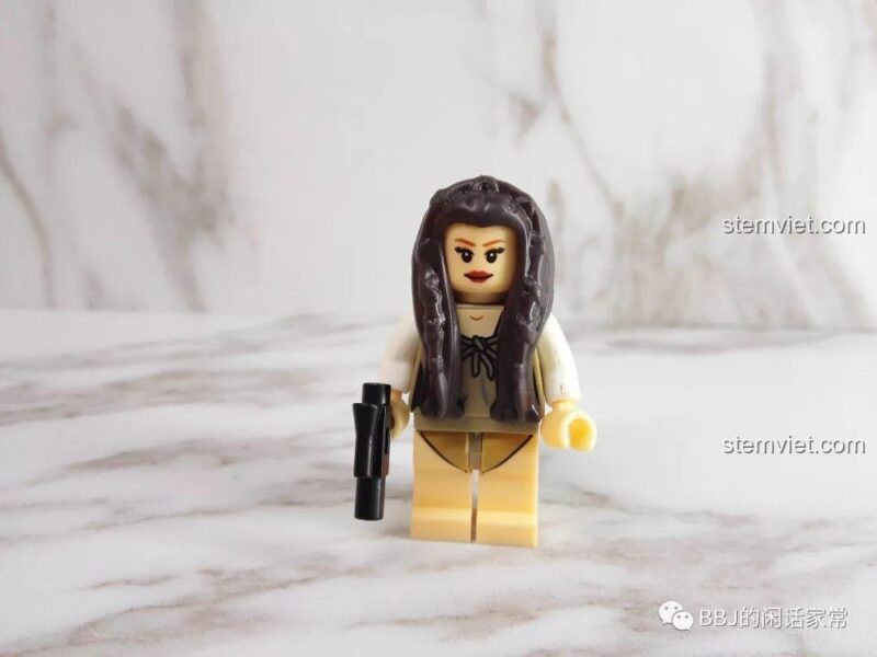 Ảnh review người dùng chụp minifigure Công chúa Leia XINH 491, nhân vật Star Wars cho bé gái.