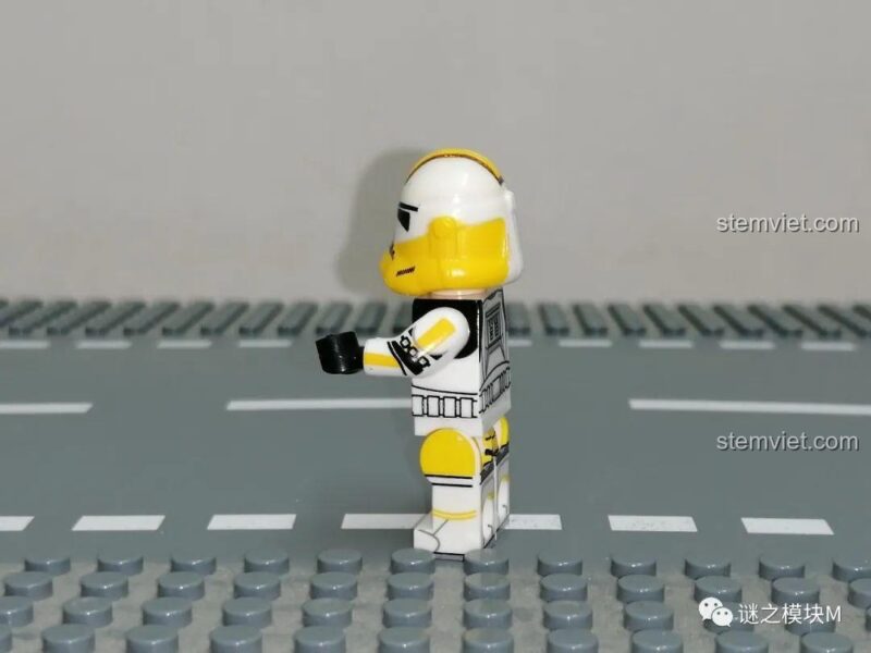 Minifigure chỉ huy 327th Star Corps Bly XINH, góc nhìn chính diện, chi tiết in ấn rõ ràng