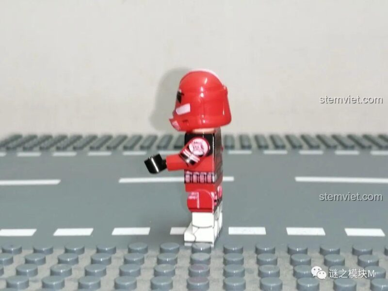 Minifigure chỉ huy Coruscant Guard Fox XINH, góc nhìn bên hông khác, chi tiết in ấn sắc nét
