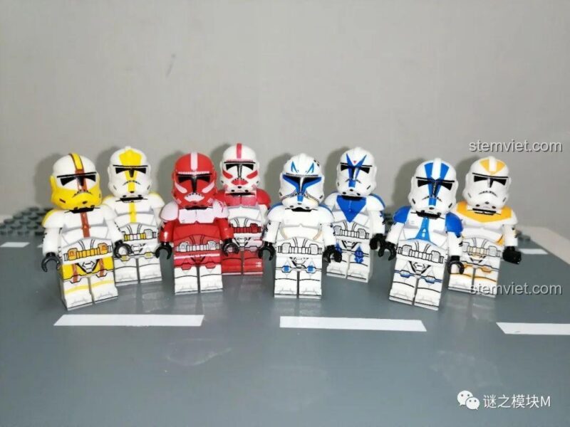 Mặt sau của Minifigure lính 327th Attack Battalion XINH, chi tiết in ấn sắc nét