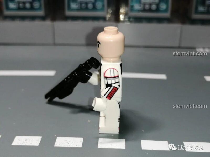 Minifigure Incinerator Stormtrooper từ bộ đồ chơi XINH X0307, chi tiết đỏ nổi bật, đồ chơi mô hình Star Wars.