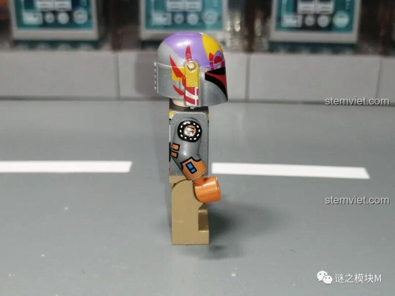 Minifigure Sabine Wren XINH X0307, góc nhìn bên hông, đồ chơi mô hình Nhân vật Star Wars, chất lượng tương đương LEGO®.