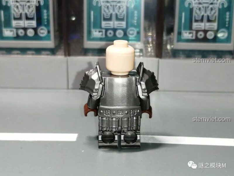 Mũ bảo hiểm của Minifigure Chiến binh Người Lùn KORUIT KT1040 từ bên cạnh
