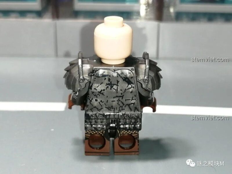 Minifigure chiến binh lùn KORUIT KT1040 in ấn mặt trước kiểu B, không liên quan đến sản phẩm XINH X0314