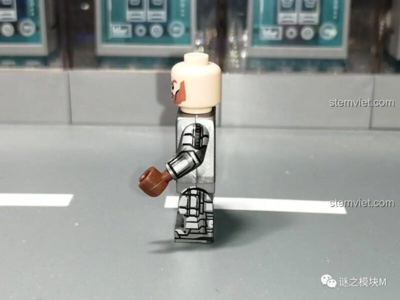 Chi tiết giáp loại 1 của Minifigure Chiến binh Người Lùn KORUIT KT1040 từ phía sau