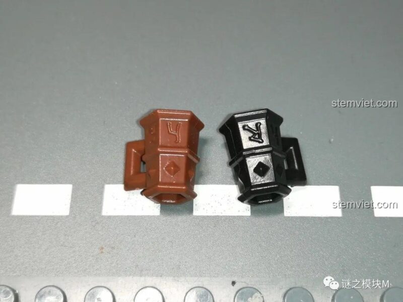 Các loại vũ khí của minifigure lính lùn XINH X0314, bao gồm kiếm, rìu, búa, giáo, đa dạng cho chiến binh dũng mãnh