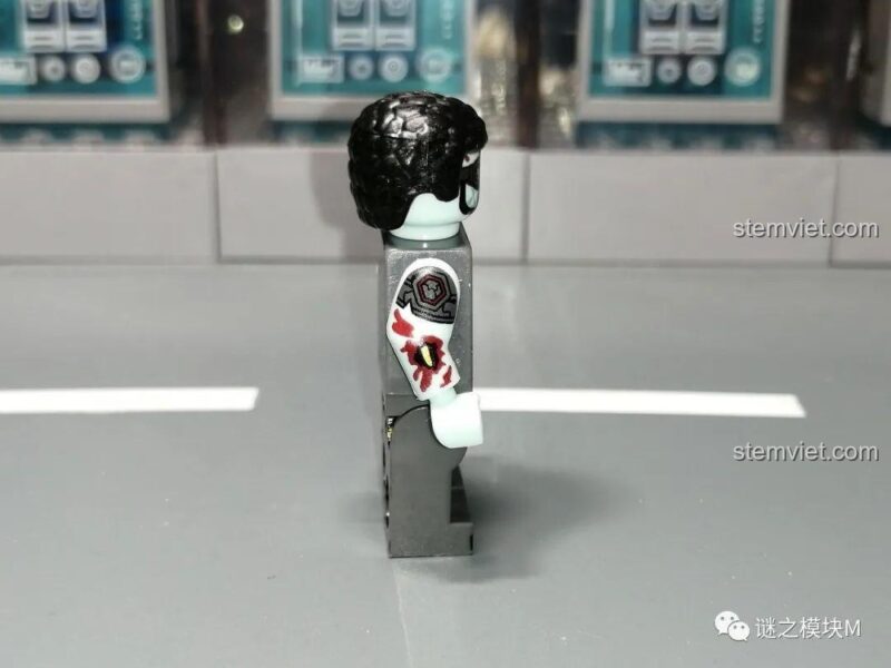 Đồ chơi mô hình Minifigure Marvel Zombie XINH X0325, Falcon zombie mặt bên
