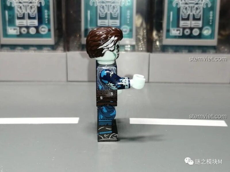 Chi tiết chân minifigure Wasp Zombie từ bộ đồ chơi XINH X0325, in ấn tỉ mỉ, chất lượng cao, phù hợp bé trai 8 tuổi.