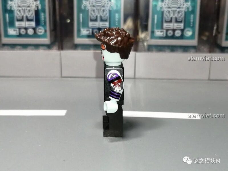 Chi tiết cánh tay minifigure Wong Zombie từ bộ đồ chơi XINH X0325, thể hiện rõ thiết kế zombie, chất lượng cao.