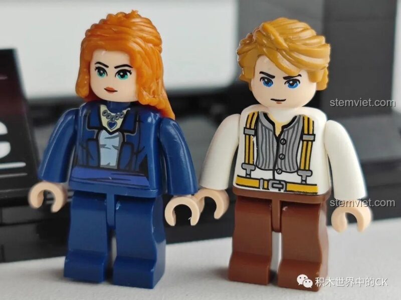 Cận cảnh hai minifigure Jack và Rose từ bộ lắp ráp Tàu Titanic Zhe Gao 01010.