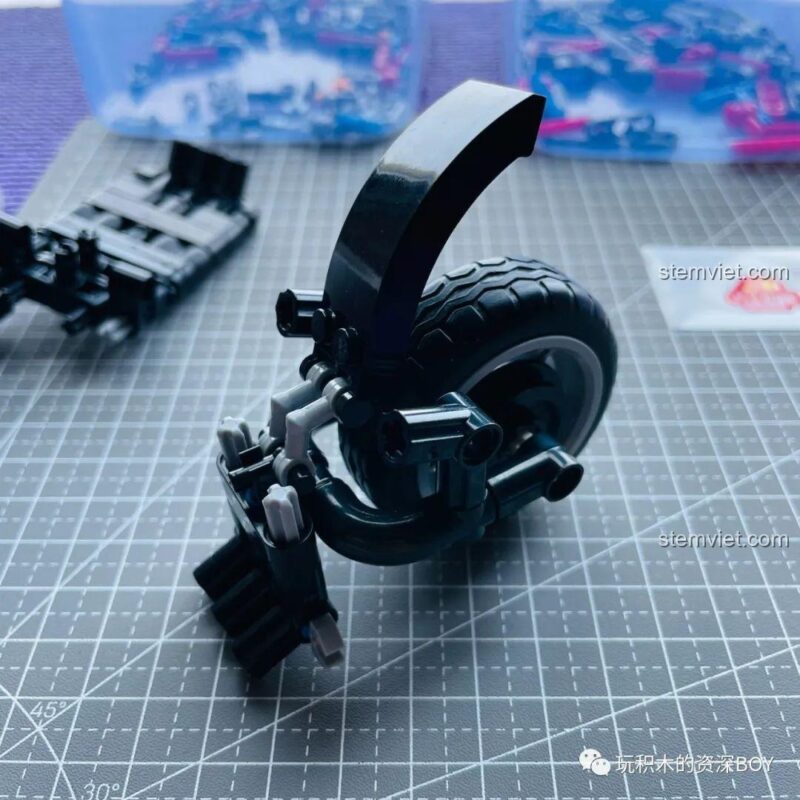 Hộp và sticker của bộ lắp ráp Xe Điện Chia Sẻ Zhegao QL1267, đồ chơi mô hình xe scooter điện, giá tốt cho bé trai 6 tuổi.