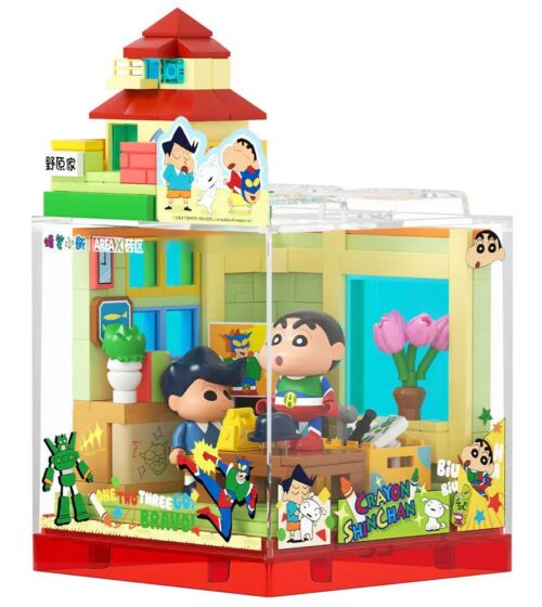 Mô hình Crayon Shin-chan Happy Base BOX của AREA-X, mã AB0150, với các nhân vật Shin-chan và bạn bè, có thể lắp ráp thành 4 mô hình khác nhau, phù hợp cho bé 6 tuổi.