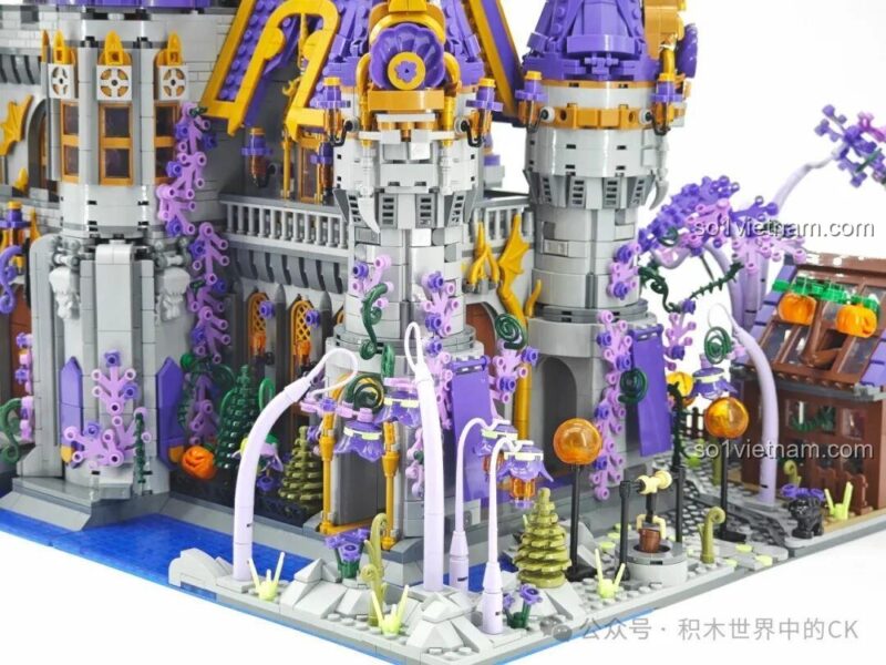 Nội thất bên trong bộ đồ chơi mô hình BAKA 33210 Lâu đài Phép thuật, với các phòng ăn, sảnh lớn, thể hiện sự sáng tạo và chi tiết, dành cho con trai 14 tuổi, chất lượng cao.