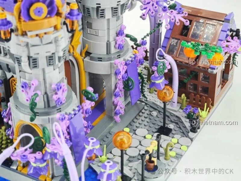 Nội thất bên trong bộ đồ chơi mô hình BAKA 33210 Lâu đài Phép thuật, với các phòng ăn, sảnh lớn, thể hiện sự sáng tạo và chi tiết, dành cho con trai 14 tuổi, chất lượng cao.