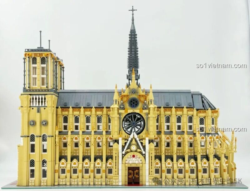 Quá trình lắp ráp mô hình Nhà thờ Đức Bà Paris BAKA 33213, thể hiện các giai đoạn xây dựng chi tiết của công trình kiến trúc