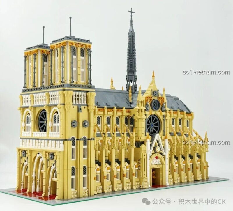 Quá trình lắp ráp mô hình Nhà thờ Đức Bà Paris BAKA 33213, thể hiện các giai đoạn xây dựng chi tiết của công trình kiến trúc