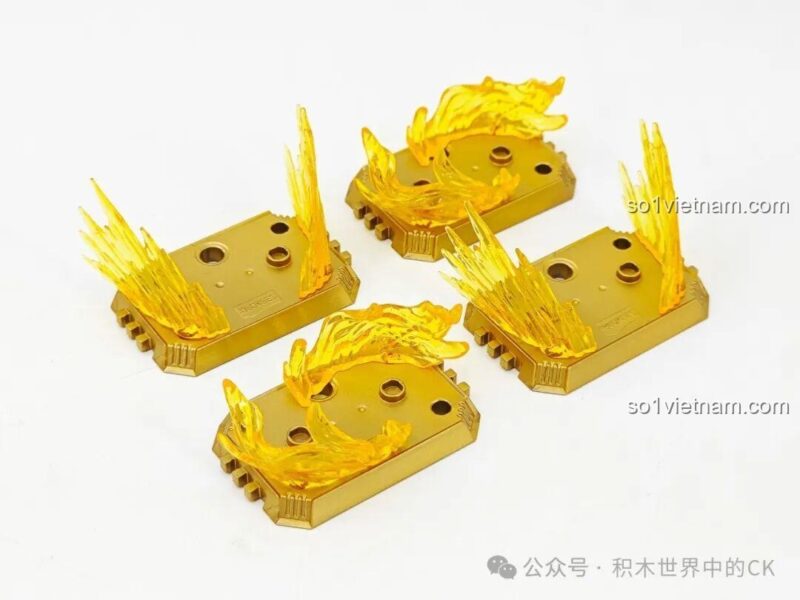 Đế trưng bày và hiệu ứng năng lượng màu vàng đi kèm bộ figure.