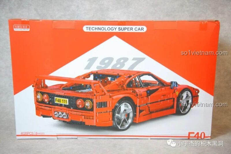 Mặt sau hộp bộ lắp ghép Siêu xe Ferrari F40 CBOX X001, hiển thị góc nhìn từ phía sau xe.