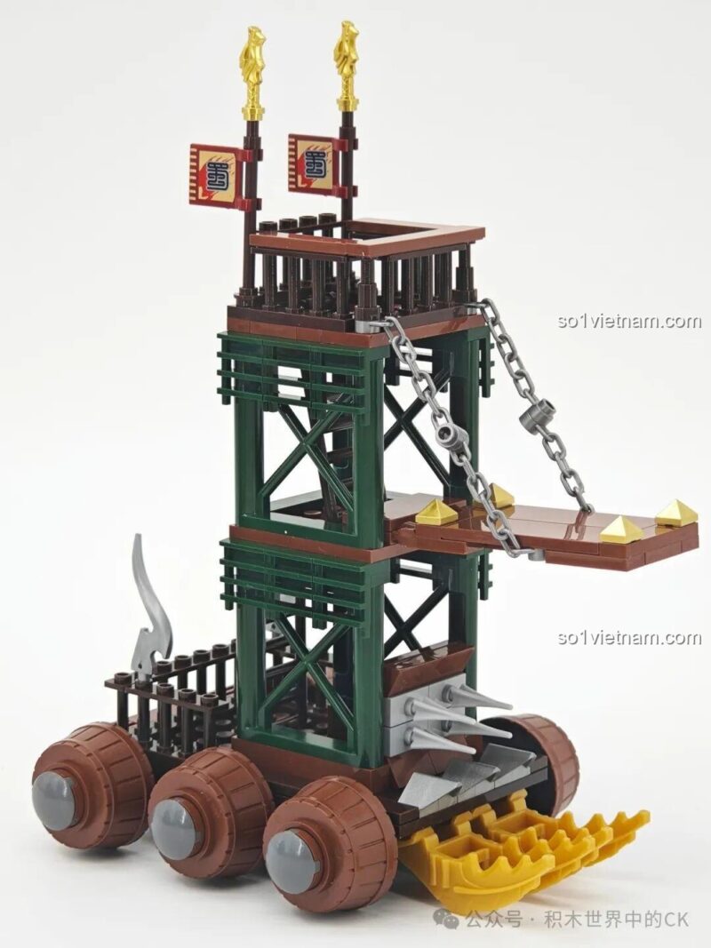 Chi tiết mô hình xe công thành thời Tam Quốc Decool 20610