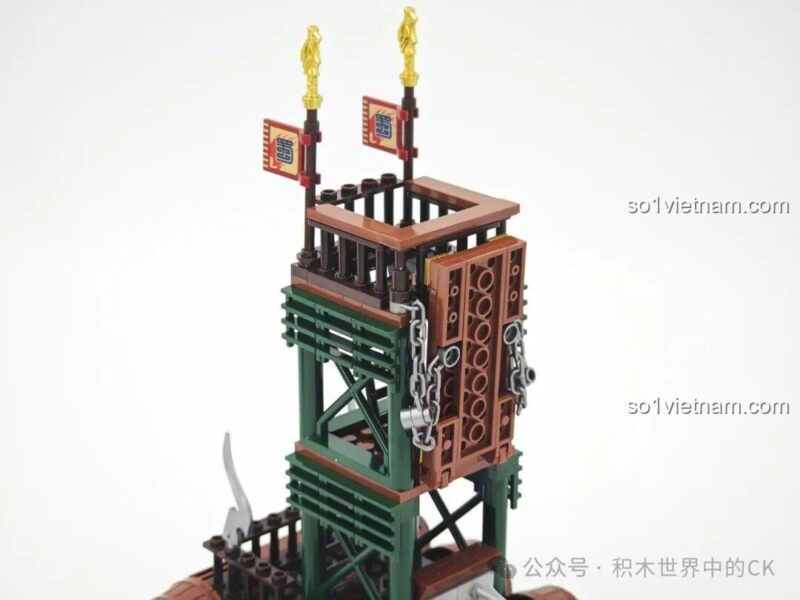 Chi tiết mô hình xe công thành thời Tam Quốc Decool 20610