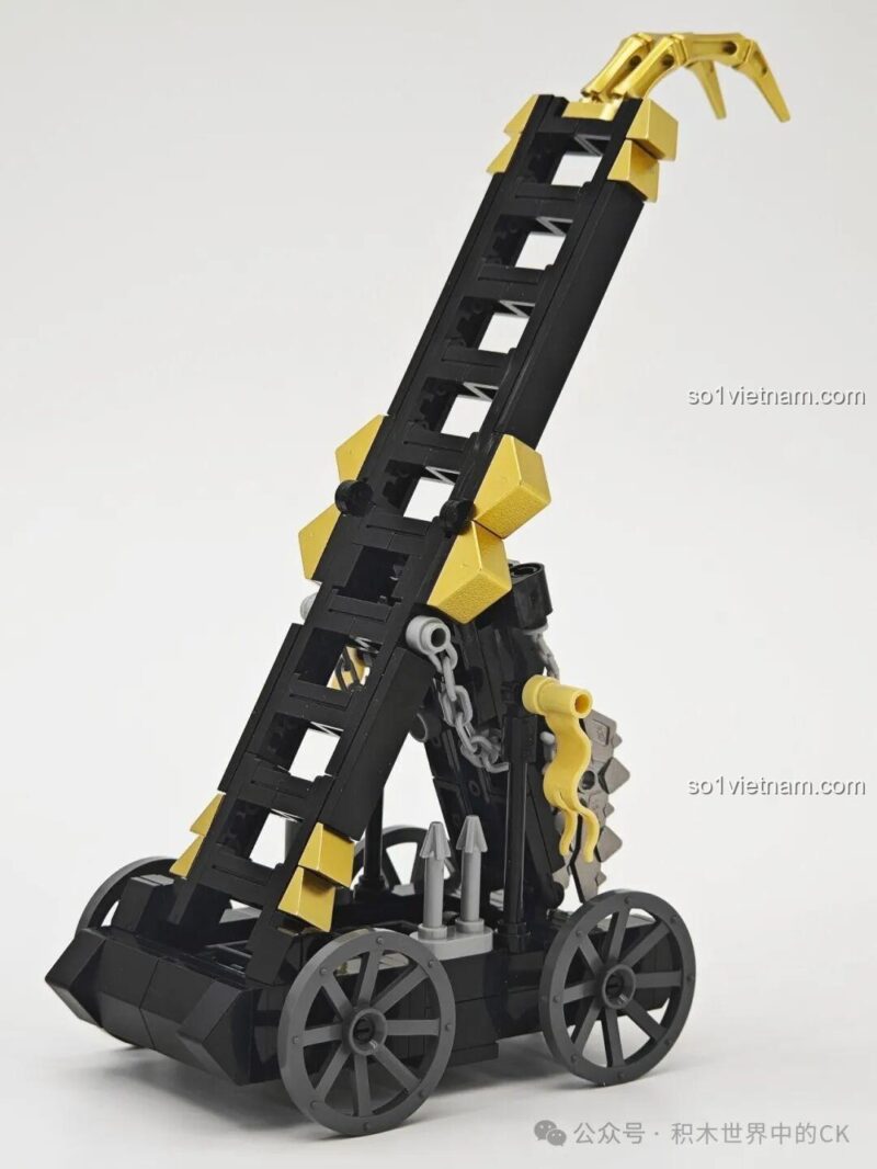 Chi tiết mô hình xe công thành thời Tam Quốc Decool 20610