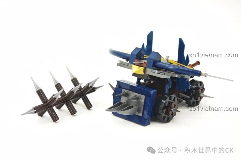 Chi tiết mô hình xe công thành thời Tam Quốc Decool 20610