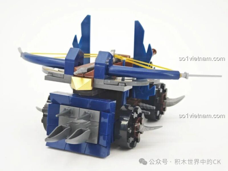 Chi tiết mô hình xe công thành thời Tam Quốc Decool 20610